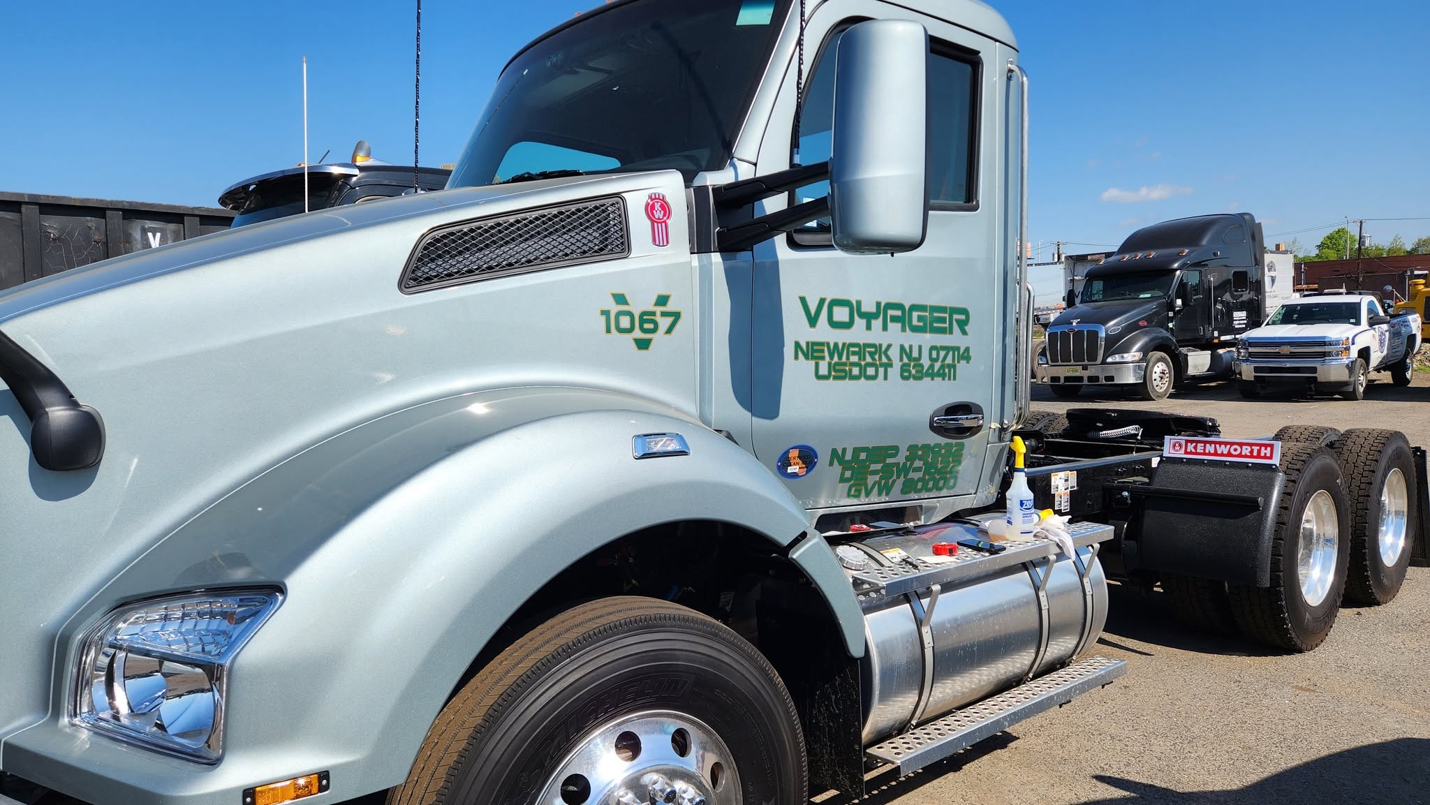 Voyager Kenworth T880 Daycabs
